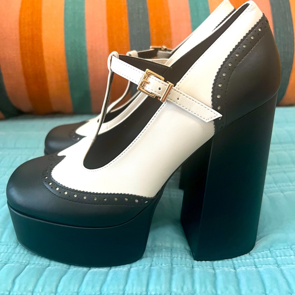 COPY - Brand New Simpson Black & Ivory Selventa Platform Pump.